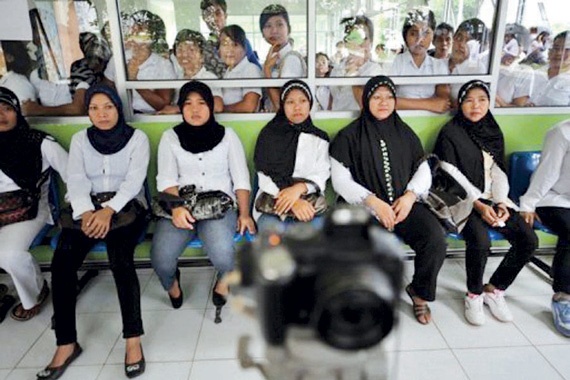 حظر تصدير العمالة المنزلية الإندونيسية إلى السعودية مستمر