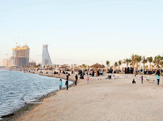 «الأرصاد» لـ"الاقتصادية": النمو السكاني المتسارع سبب تلوّث شاطئ جدة
