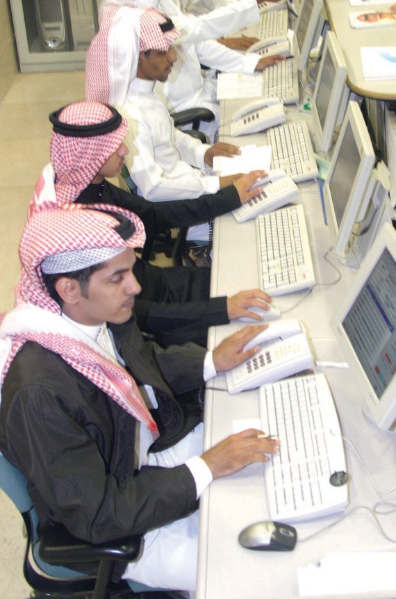 أولوية لتشغيل الخليجيين في أسواق العمل الإماراتية والقطرية