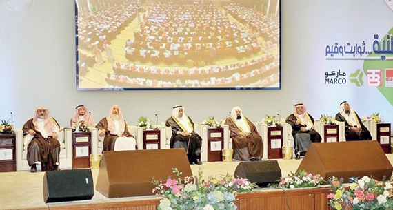 المجتمع لن يضعف أمام «إسفاف» مواقع التواصل الاجتماعي