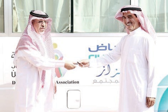 بنك الرياض يدعم مركز جمعية الأطفال المعوقين في الرياض بـ 4 حافلات