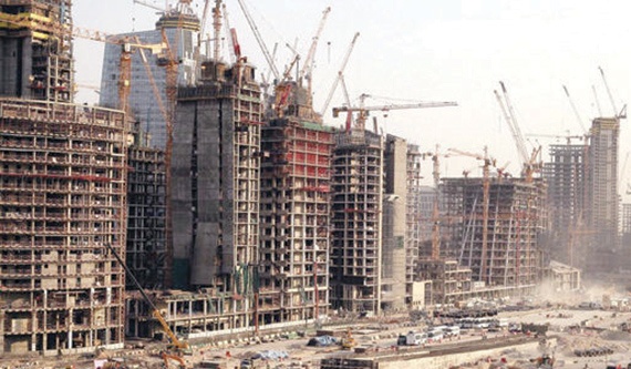 مقاولون لـ "الاقتصادية": نقص العمالة النظامية  يقلل من قدرتنا على تنفيذ المشاريع الحكومية