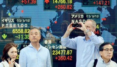 جني أرباح يهبط بالأسهم اليابانية قبيل خطة للضرائب