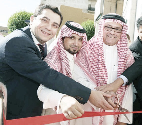 بنك الرياض يدشن أول مركز «إيزي ترانسفير» لتقديم خدمة الحوالات المالية العالمية
