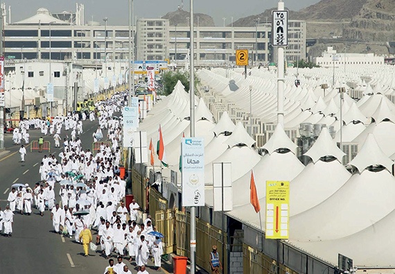 «الداخلية» تشيد بالتزام حجاج الداخل بالحصول على تصريح الحج