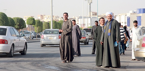 شرطة الرياض لـ"الاقتصادية" : المخالفون في الشوارع مسؤولية الجوازات