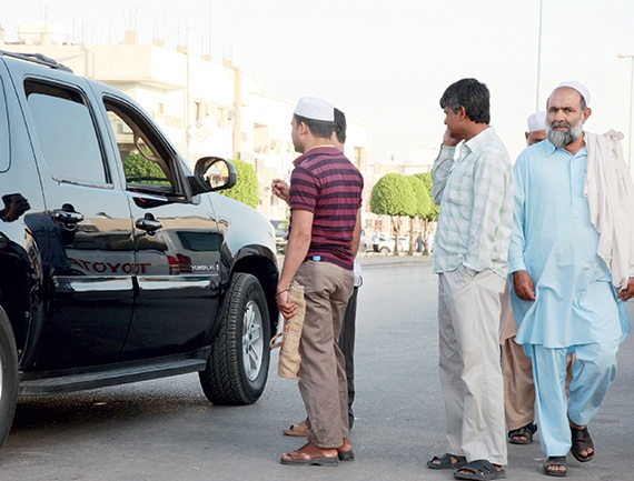 شرطة الرياض لـ"الاقتصادية" : المخالفون في الشوارع مسؤولية الجوازات