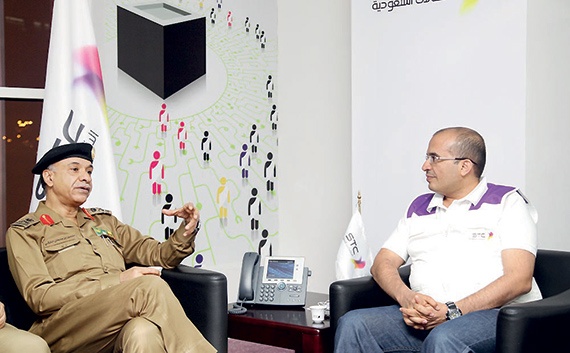 اللواء التركي يطلع على خدمات «الاتصالات السعودية» في المشاعر
