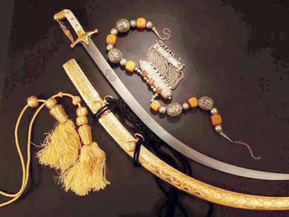 سيف نادر أهداه الملك عبد العزيز لأمير أفغاني للبيع في مزاد فرنسي