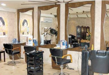 أول معهد لتدريب النساء على خدمات المشاغل .. بعد 6 أشهر