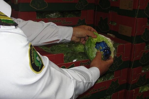 إحباط تهريب 750 ألف حبة كبتاجون مخبأة في ورق خس