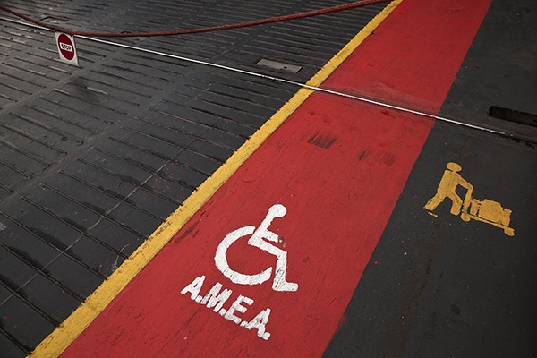 إضراب عام في اليونان يعرقل حركة النقل ويعطل الخدمات