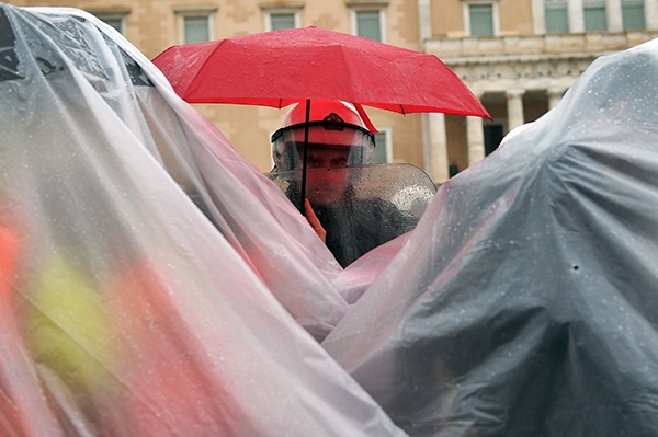 إضراب عام في اليونان يعرقل حركة النقل ويعطل الخدمات