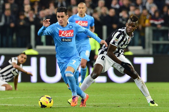يوفنتوس يكتسح نابولي ويشدد الخناق على روما في صدارة الدوري الإيطالي