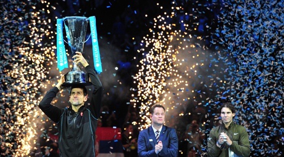 ديوكوفيتش يسحق نادال ويحتفظ بلقب البطولة الختامية