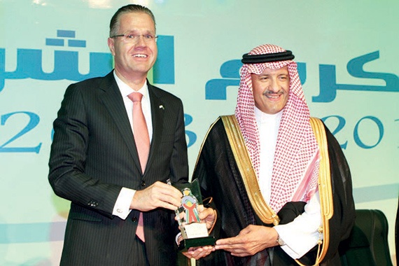 جمعية الأطفال المعوقين تكرّم «السعودي الهولندي»  لدعمه مشروع «خير مكة» الاستثماري