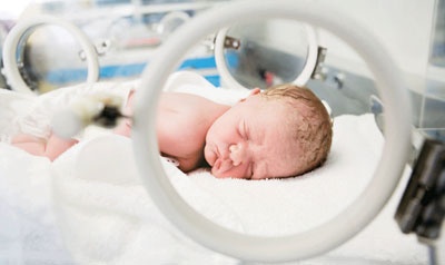 الرضاعة الطبيعية من أهم العوامل التي تزيد مناعة الأطفال الخدج