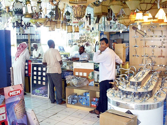 ركود الإنشاءات الصغيرة يخفض القوة الشرائية لمواد البناء والكهرباء 30 %