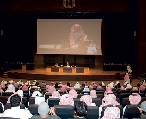 وجوب نظر المجتمع لقيادة المرأة من منطلق منع الشر