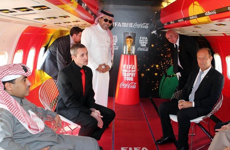 قصة مصورة : النسخة الأصلية لكأس العالم تصل الرياض