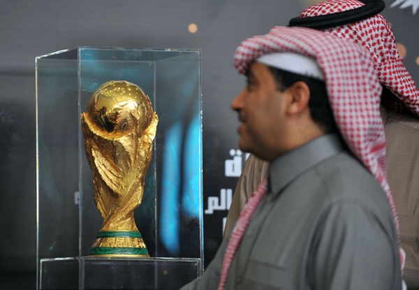 قصة مصورة : النسخة الأصلية لكأس العالم تصل الرياض