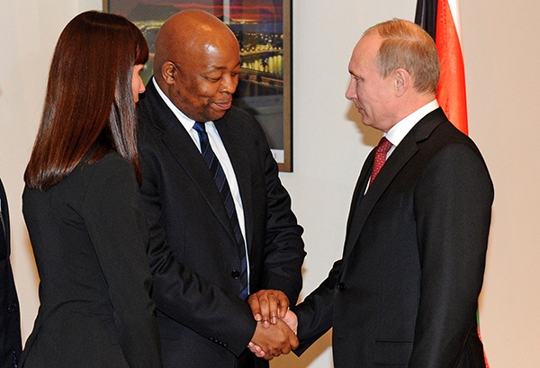 قصة مصورة :مانديلا يجمع العالم في تأبينه