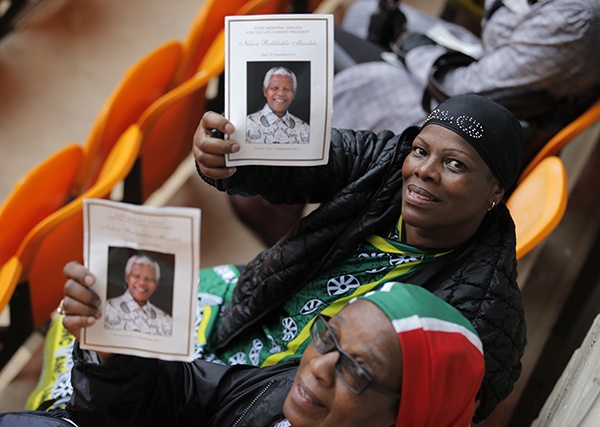 قصة مصورة :مانديلا يجمع العالم في تأبينه