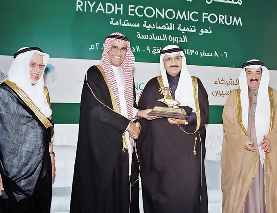 أمير الرياض يكرّم STC لرعايتها
منتدى الرياض الاقتصادي