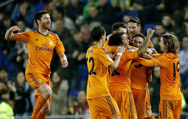 قصة مصورة : ريال مدريد يهزم إسبانيول ويقترب من صدارة دوري إسبانيا