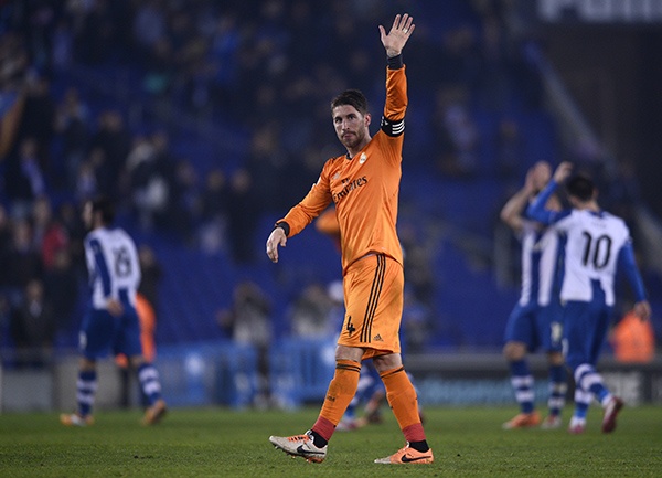 قصة مصورة : ريال مدريد يهزم إسبانيول ويقترب من صدارة دوري إسبانيا