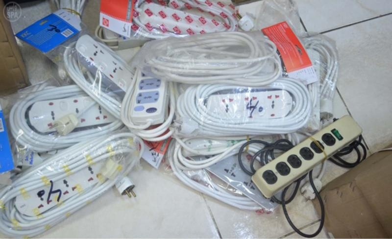 التجارة تصادر 30 ألف قطعة كهربائية مقلدة في أسواق جدة