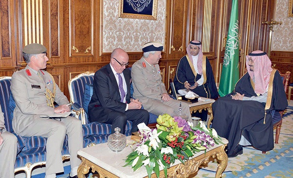 ولي العهد والفريق سايمون يبحثان أمورا 
ذات اهتمام مشترك