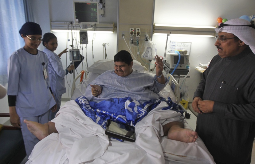 قصة مصورة: الفرح على محيا "الشاعري" بعد فقدانه لنصف وزنه