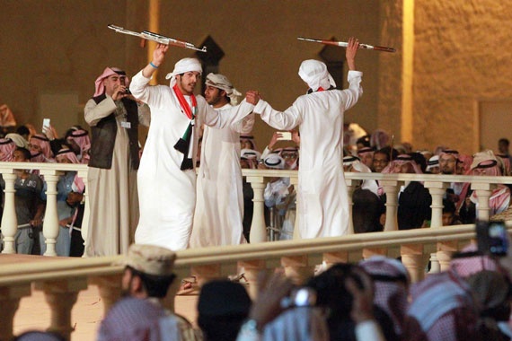 قصة مصورة : نصف مليون زائر للجنادرية في أيام الرجال
