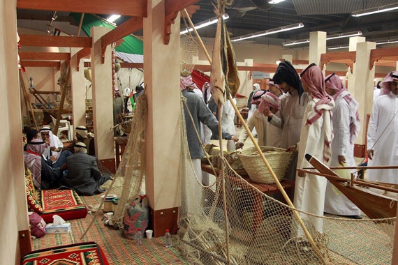 قصة مصورة : نصف مليون زائر للجنادرية في أيام الرجال