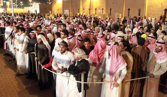 قصة مصورة : نصف مليون زائر للجنادرية في أيام الرجال