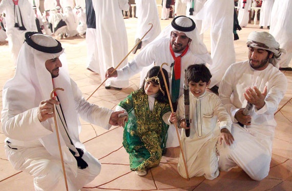 قصة مصورة : نصف مليون زائر للجنادرية في أيام الرجال