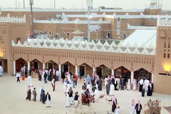 قصة مصورة : نصف مليون زائر للجنادرية في أيام الرجال