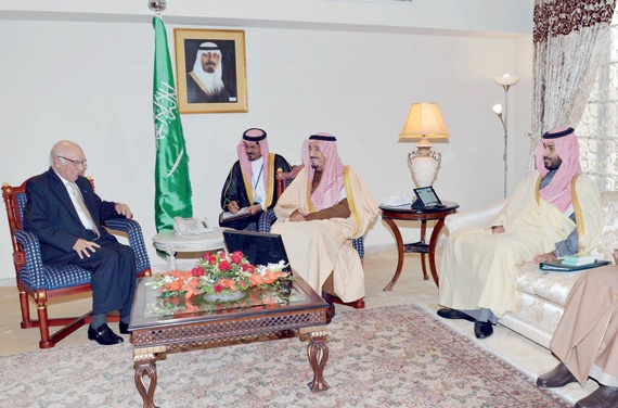 ولي العهد ووزير الخارجية الباكستاني يبحثان آخر التطورات الإقليمية والدولية