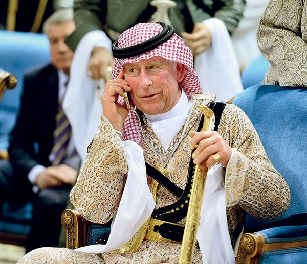 تشارلز «يعرض»