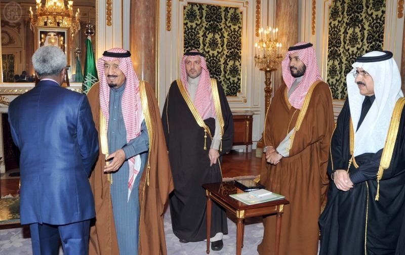 ولي العهد يستقبل وزير الاقتصاد والتجارة الياباني وسفراء الدول العربية لدى اليابان