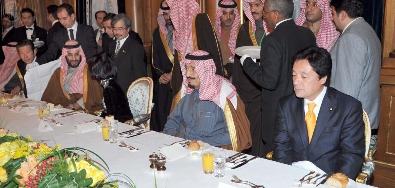 ولي العهد يستقبل وزير الاقتصاد والتجارة الياباني وسفراء الدول العربية لدى اليابان
