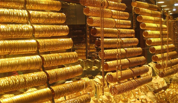 الذهب يقترب من أعلى مستوى في 4 أشهر