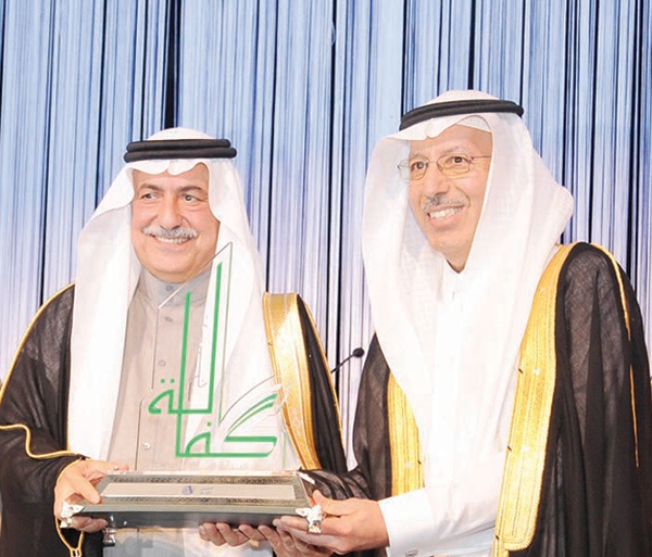 وزير المالية يكرم البنك العربي الوطني