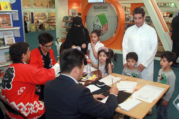 قصة مصورة : مليون زائر لمعرض الرياض للكتاب 2014 خلال 6 أيام