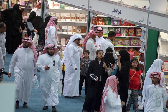 قصة مصورة : مليون زائر لمعرض الرياض للكتاب 2014 خلال 6 أيام
