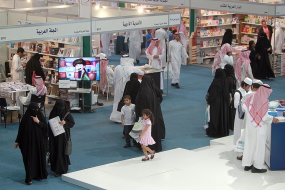 قصة مصورة : مليون زائر لمعرض الرياض للكتاب 2014 خلال 6 أيام