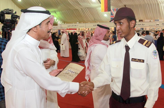 قصة مصورة : مليون زائر لمعرض الرياض للكتاب 2014 خلال 6 أيام