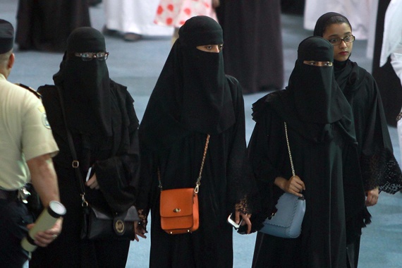 قصة مصورة : مليون زائر لمعرض الرياض للكتاب 2014 خلال 6 أيام