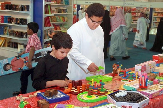 قصة مصورة : مليون زائر لمعرض الرياض للكتاب 2014 خلال 6 أيام